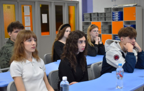 В ЛГПУ продолжается профориентационная стажировка для школьников в рамках проекта «Больше, чем работа»