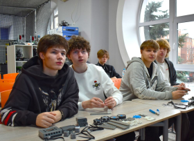 В ЛГПУ продолжается профориентационная стажировка для школьников в рамках проекта «Больше, чем работа»