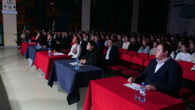 Время первых настало!