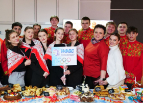 В ЛГПУ проводили зиму и встретили весну масленичными гуляньями