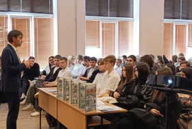 Представители ЛГПУ встретились со старшеклассниками Алчевского городского округа