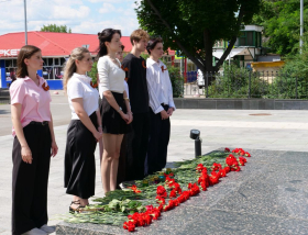 В День памяти и скорби студенты ЛГПУ почтили подвиг героев