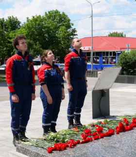 В День памяти и скорби студенты ЛГПУ почтили подвиг героев