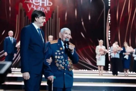 Дмитрий Чернышенко и Сергей Кравцов поздравили педагогов с Днем учителя
