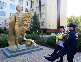 В День учителя в ЛГПУ увековечили память героев СВО