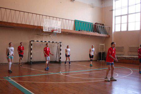 В университете отметили Всемирный день волейбола праздничной тренировкой