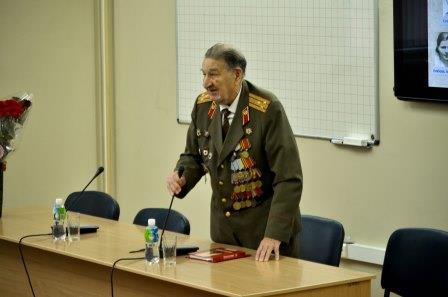 В ЛГУ состоялась встреча студентов с ветераном Великой Отечественной войны