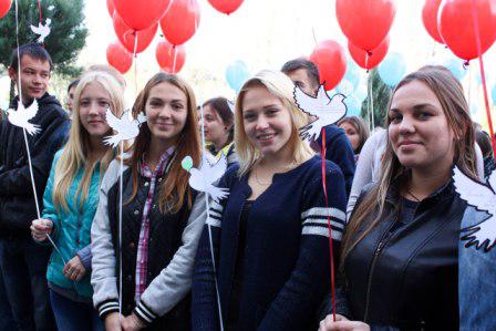 Студенты ЛГУ имени Тараса Шевченко присоединились к Международной акции в поддержку мира