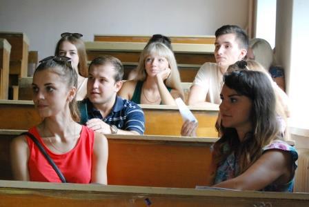 Первую консультацию по русскому и украинскому языкам посетило более 2000 абитуриентов