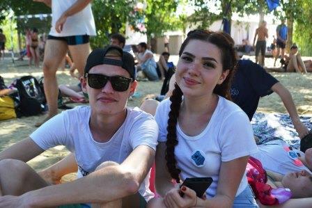 Праздник молодёжи активисты отметили на лучшем пляже ЛНР