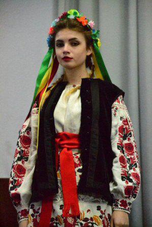 Луганский краеведческий музей и театр мод «Элегия» представили народные костюмы нашего края