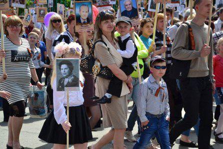 В Луганске состоялся парад, посвящённый Дню Победы