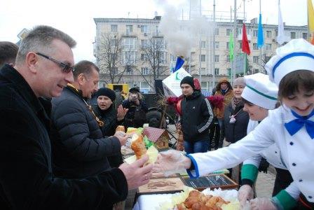 Народ Луганщины встретил праздник Масленицы весело и вкусно