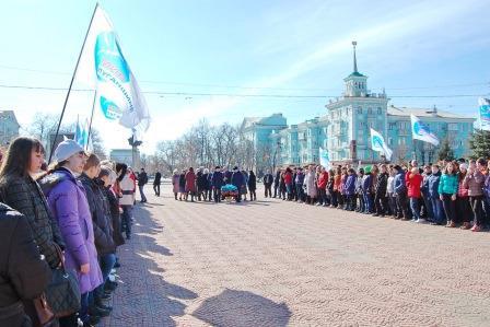 Преподаватели и студенты ЛГУ имени Тараса Шевченко возложили цветы к памятнику великого Кобзаря