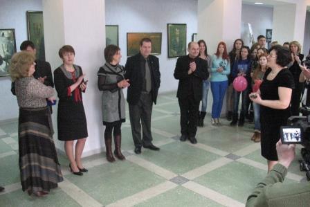 Глава ЛНР посетил выставку преподавателей и студентов кафедры дизайна и проектных технологий