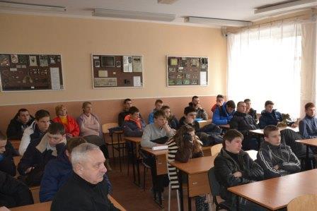 Студенты Колледжа технологий автотранспорта и машиностроения почтили память освободителей Луганска