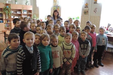 Студенты Брянковского колледжа поздравили детей школы-интерната с праздником Св. Николая