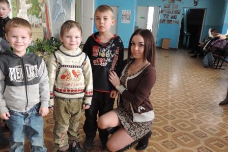 Студенты Брянковского колледжа поздравили детей школы-интерната с праздником Св. Николая