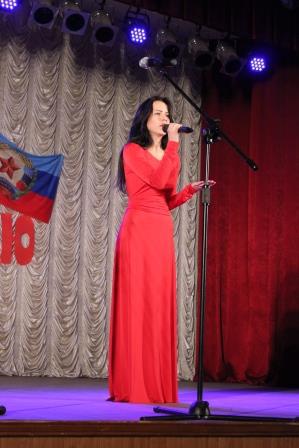 «Мы любим свою землю»: В ЛНР прошел фестиваль военно-патриотической песни