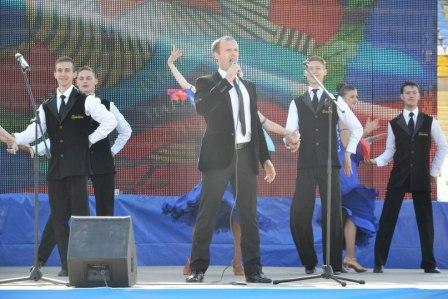 Республиканский народный форум «Победа за нами!» состоялся в Луганске на стадионе «Авангард»
