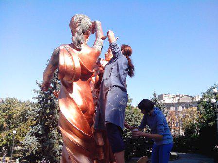 Студенты Института культуры и искусств провели реставрацию скульптурной композиции «Праздник муз»