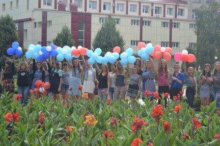 Студенты Колледжа ЛГУ имени Тараса Шевченко поздравили Луганск с Днем рождения!