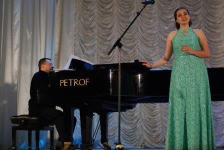 В Луганском вузе состоялся концерт «Русского романса»