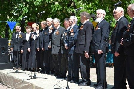 В Луганске состоялась торжественная церемония поднятия флага Республики