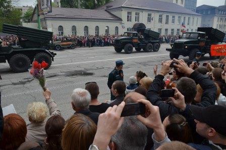 Военный парад в Луганске – ради жизни, свободы, памяти…