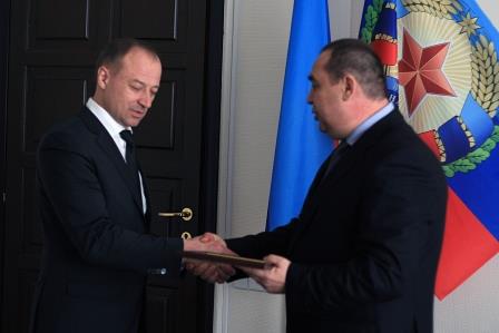 Главу ЛНР с официальным визитом посетила делегация из Костромы (РФ)