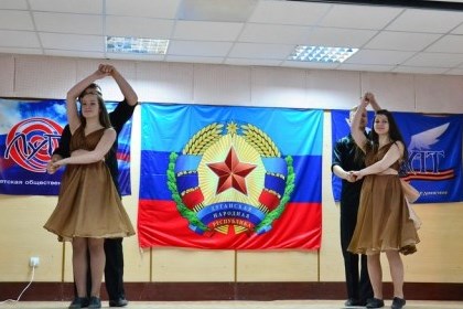 Молодёжь Луганщины подарила поздравительный концерт ветеранам войны