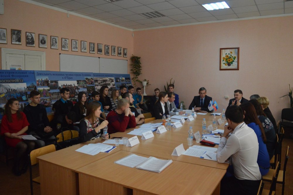 На Молодежном форуме «Донбасс» обсудили задачи и перспективы развития деятельности молодежных трудовых отрядов