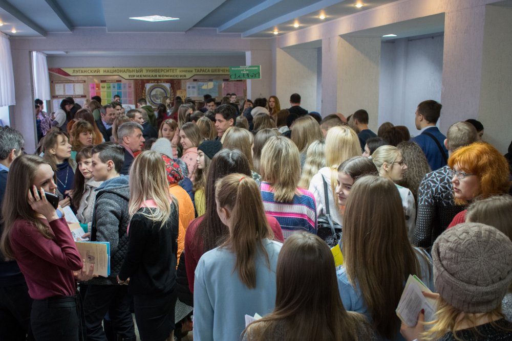 Около 300 абитуриентов посетили День открытых дверей в ЛНУ имени Тараса Шевченко
