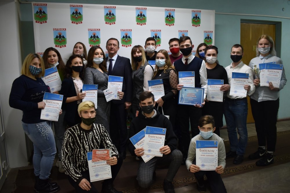 Студенты ЛГПУ были награждены дипломами Администрацией города Брянки