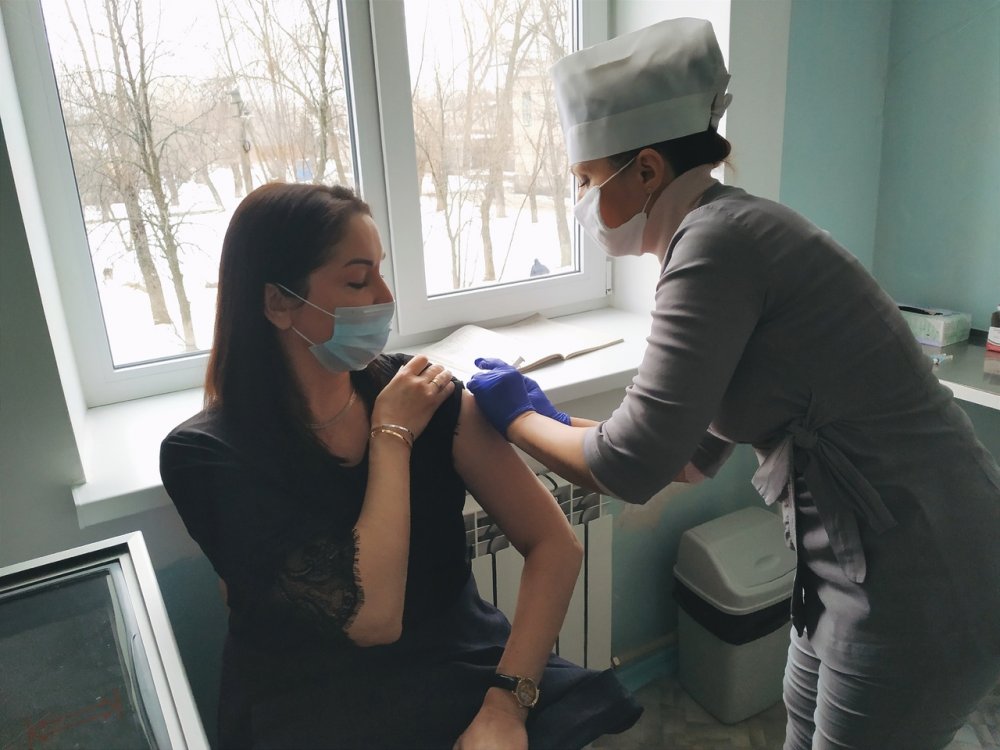 В здоровом теле здоровый дух: представители руководства ЛГПУ вакцинировались от COVID-19