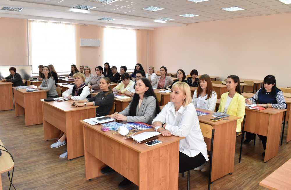 Состоялось собрание трудового коллектива Института филологии и социальных коммуникаций ЛГПУ