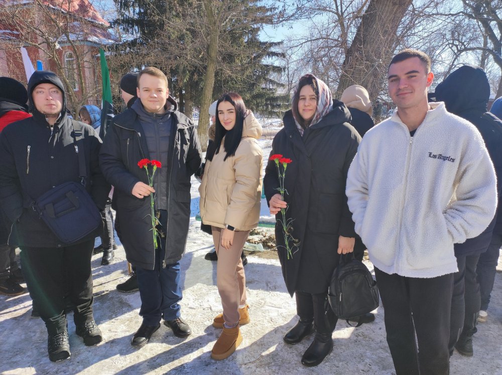 Студенты и преподаватели Ровеньковского факультета ЛГПУ приняли участие в марше памяти «Ваш подвиг будет вечен…»
