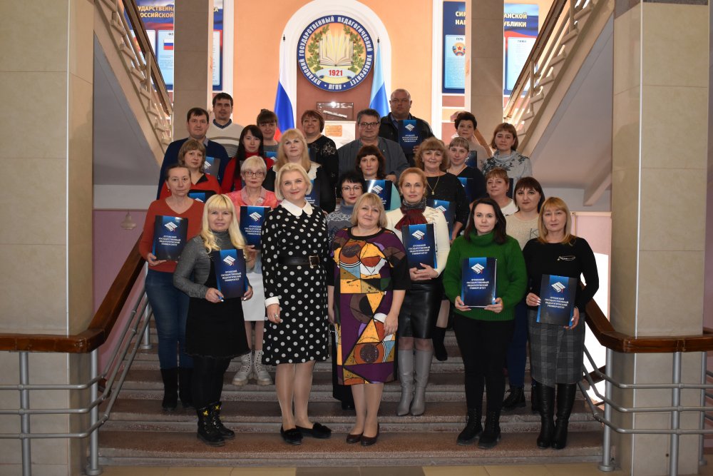 В ЛГПУ педагогам Республики вручили удостоверения о повышении квалификации
