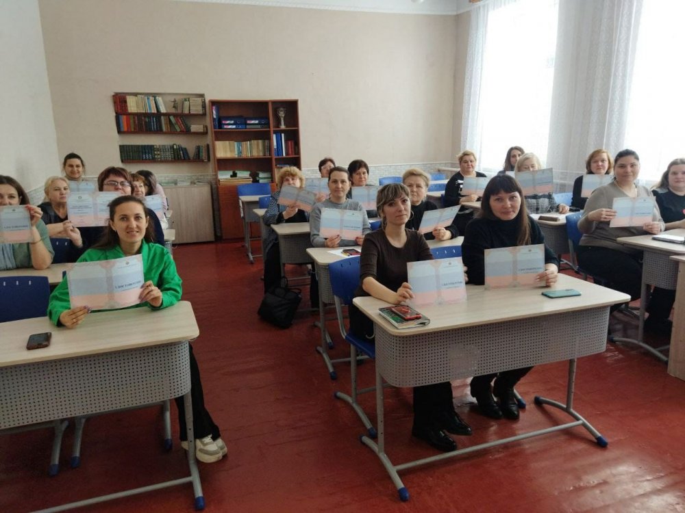 В Институте профессионального развития ЛГПУ состоялось вручение удостоверений о повышении квалификации педагогам из Антрацита