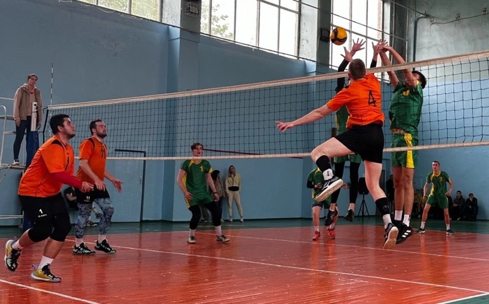 Студенты ЛГПУ одержали победу в волейбольном турнире памяти Валерия Кривова