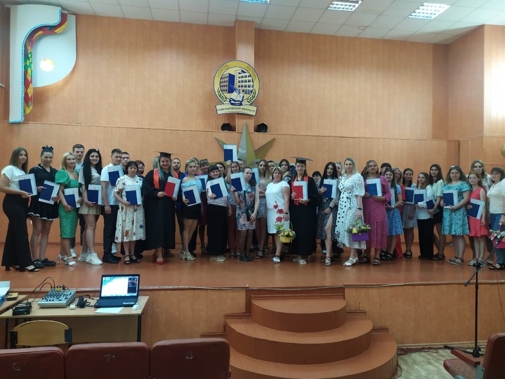 Вручение дипломов выпускников бакалавриата прошло на Ровеньковском факультете ЛГПУ