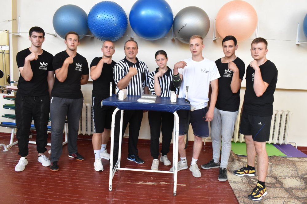 В ЛГПУ прошел Чемпионат Института физического воспитания и спорта по армрестлингу по системе Арм-файт 