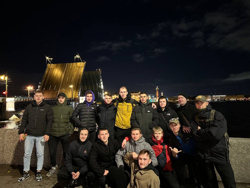 В рамках проекта «Спасибо, братцы!» демобилизованные студенты ЛГПУ посетили Санкт-Петербург