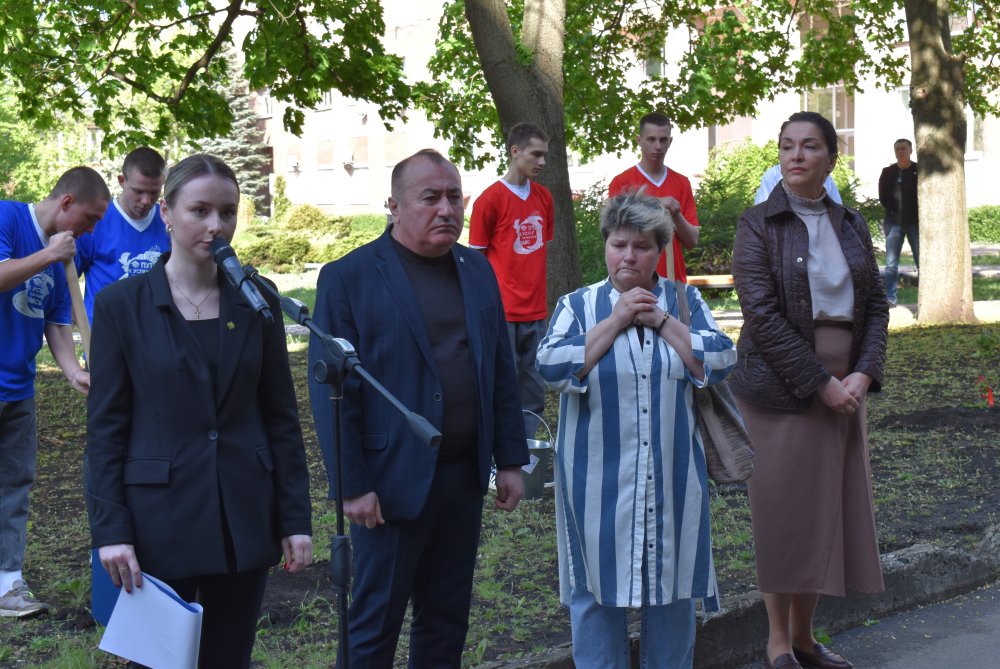 В память о погибших в ходе СВО сотрудниках и студентах в ЛГПУ высадили аллею